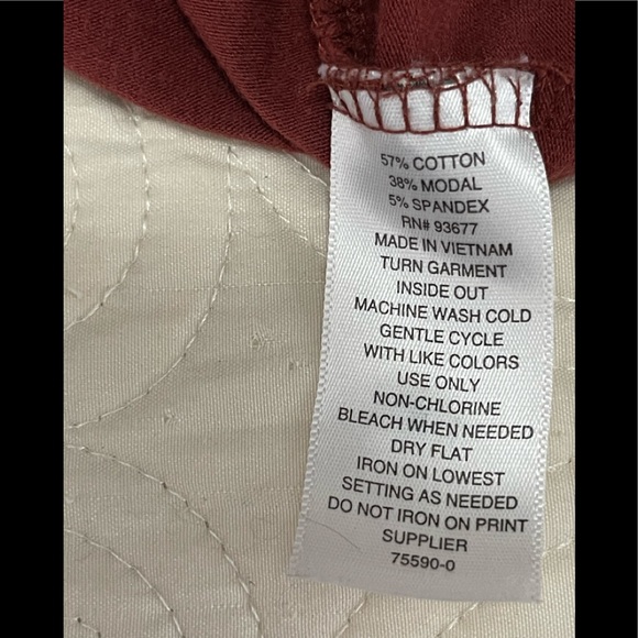 a.n.a long sleeve tee.  Olive green.  Wide cuff.  Size XL - Picture 4 of 4